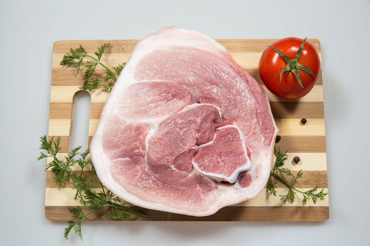 Pulpă de porc cu os